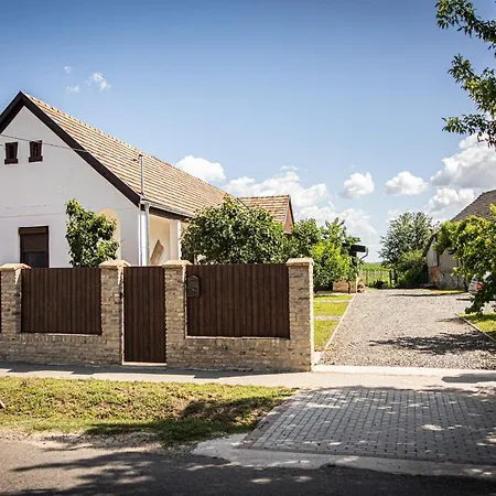 Appartement Kergemokus Vendeghaz