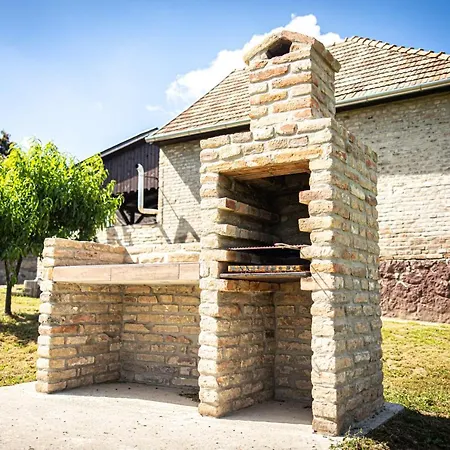 شقة Kergemokus Vendeghaz *